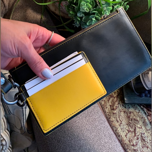 SOLD⛔️Authentic COACH refined calf leather  zip LG wristlet /removable card - Picture 7 of 15